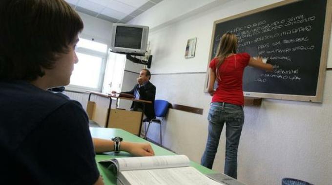 Studentessa valutata 'male': mamma e fratello aggrediscono docente